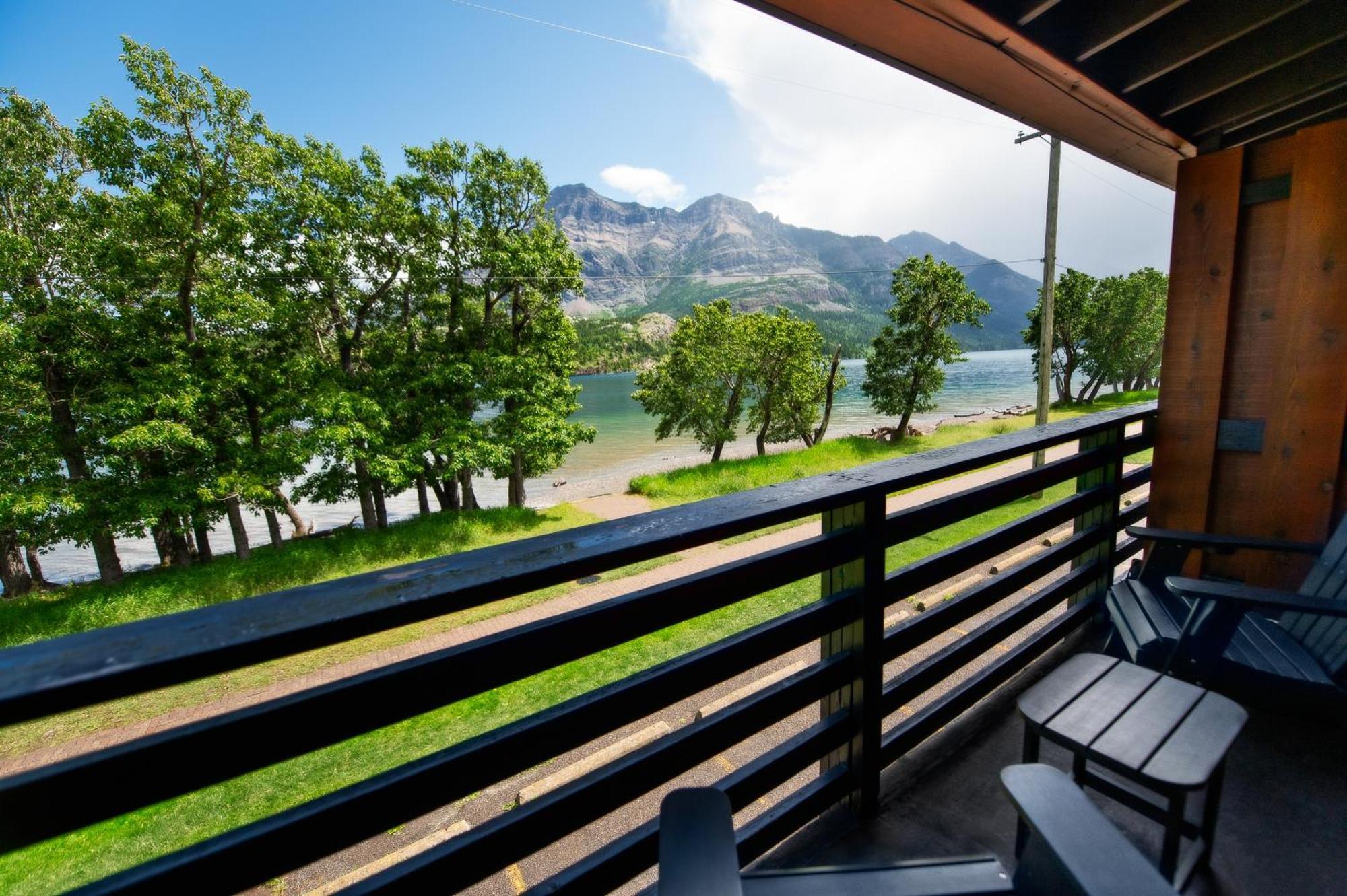 Bayshore Inn & Spa Waterton Park Buitenkant foto