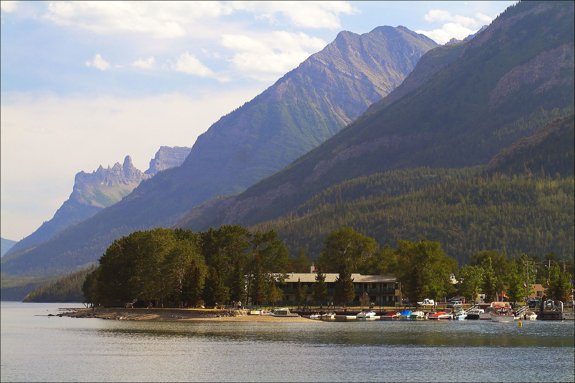 Bayshore Inn & Spa Waterton Park Buitenkant foto